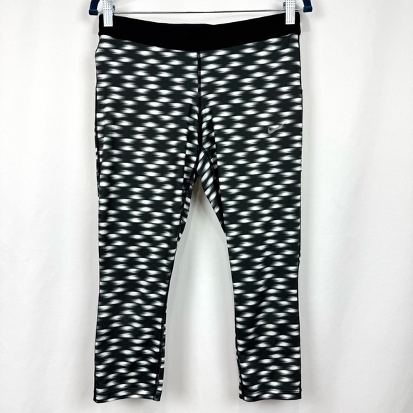 Nike Dri Fit Women's M Printed Relay Cropped Leggings Activewear Y2K Black/White - Picture 2 of 12